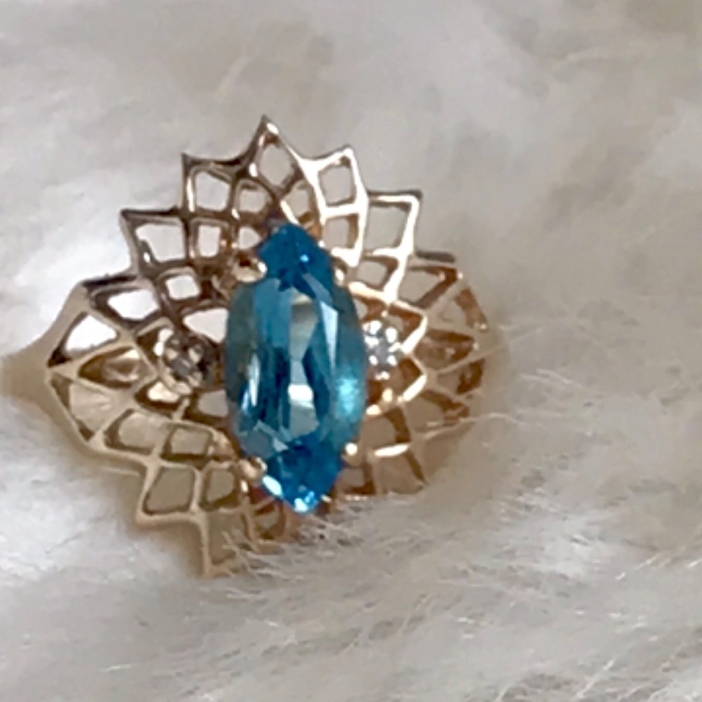 ❌❌❌SOLD❌❌❌ 10KT GENUINE BLUE TOPAZ , DIAMOND RING - Picture 1 of 15